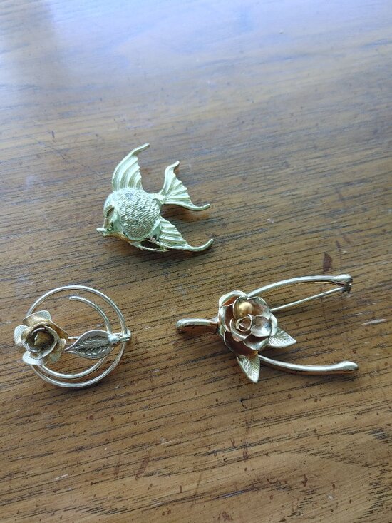 No Brand Name Jewelry - 3 VINTAGE pins